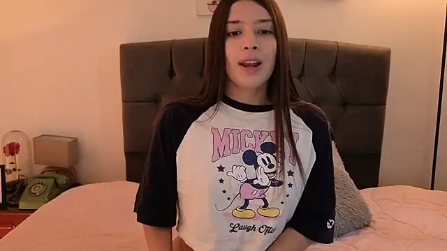 Snapshot of Emma_Lombardi chatting on 04-24-26, 01:24 Emma Lombardi online show from 04-24-26, 01:24