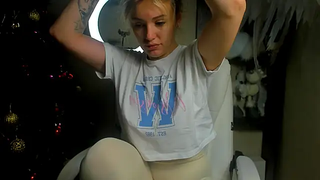 foxy blond online show from 12-19-25, 12:36