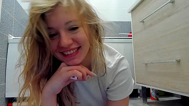 foxy blond online show from 04-22-26, 12:17