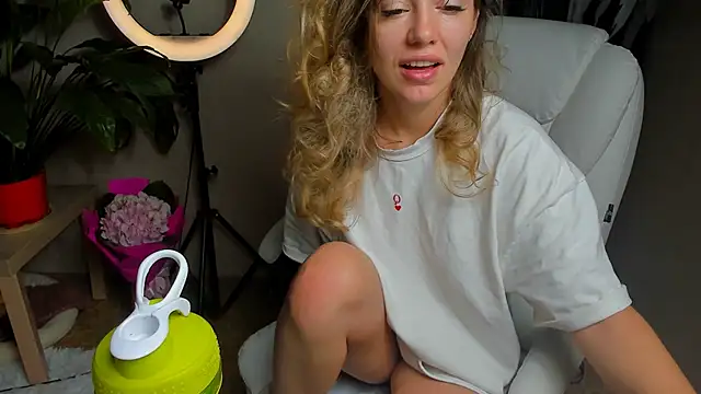 foxy blond online show from 10-06-25, 12:23