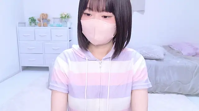 Im Yu-na online show from 03-13-25, 09:37