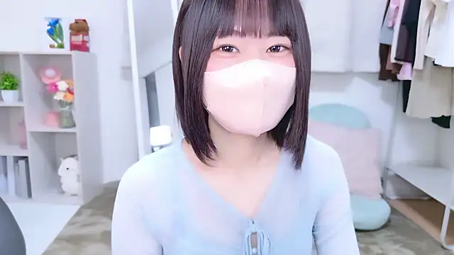 Im Yu-na online show from 10-15-25, 01:19