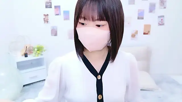 Im Yu-na online show from 10-15-25, 12:31