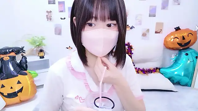 Im Yu-na online show from 10-29-25, 09:14