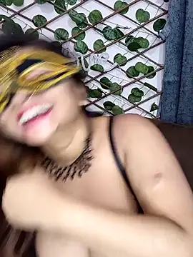 Snapshot of Bold-Cat chatting on 02-11-25, 09:14 Bold-Cat online show from 02-11-25, 09:14