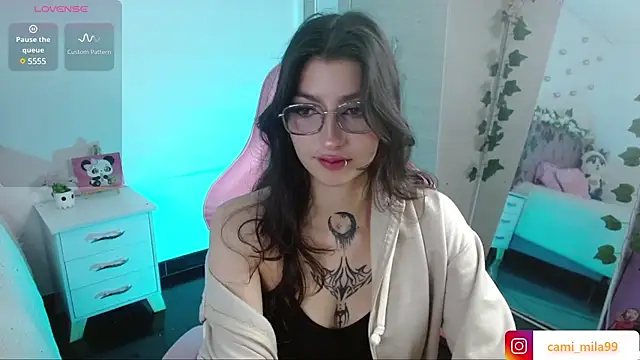Snapshot of cami_mila9 chatting on 01-08-25, 04:02 cami mila9 online show from 01-08-25, 04:02