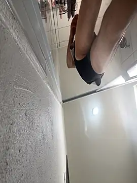 Snapshot of kevinsito1 chatting on 11-11-25, 04:35 kevinsito1 online show from 11-11-25, 04:35