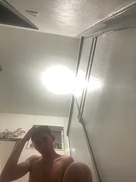 Snapshot of kevinsito1 chatting on 12-19-25, 05:21 kevinsito1 online show from 12-19-25, 05:21