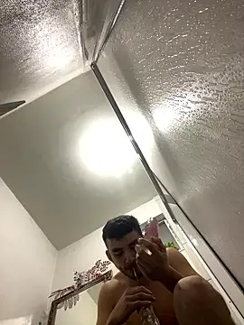 Snapshot of kevinsito1 chatting on 01-08-26, 01:44 kevinsito1 online show from 01-08-26, 01:44