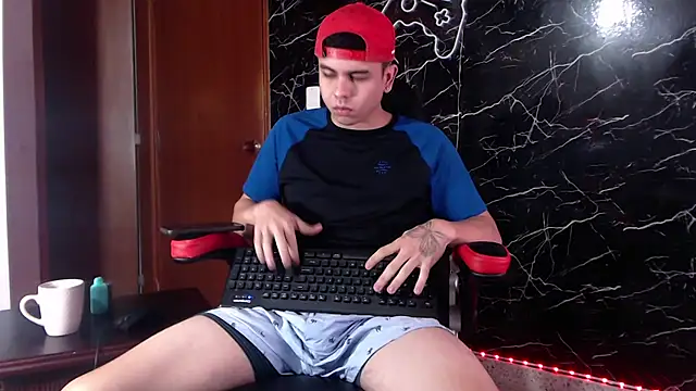 Snapshot of maty_hardx chatting on 01-18-25, 12:04 maty hardx online show from 01-18-25, 12:04