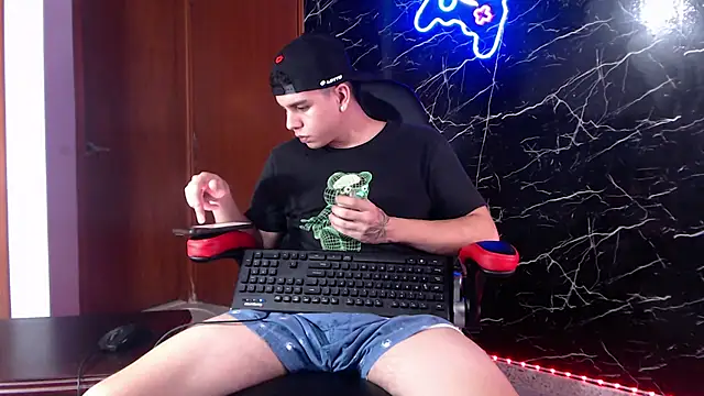 Snapshot of maty_hardx chatting on 01-07-25, 02:30 maty hardx online show from 01-07-25, 02:30