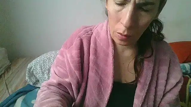 Snapshot of hairygirl80 chatting on 10-16-25, 08:44 hairygirl80 online show from 10-16-25, 08:44