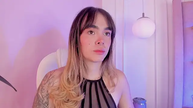 Lucy Vega online show from 11-19-25, 04:45