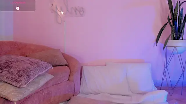 Lucy Vega online show from 11-20-25, 04:02