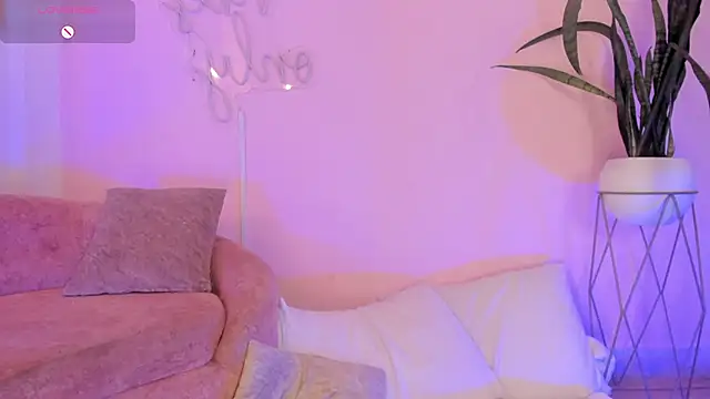 Lucy Vega online show from 11-08-25, 04:16