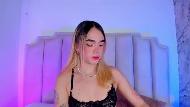 Snapshot of Lucy_Vega chatting on 03-22-25, 11:42 Lucy Vega online show from 03-22-25, 11:42
