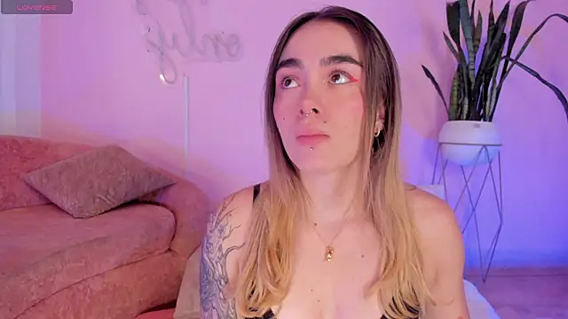 Lucy Vega online show from 11-01-25, 04:30