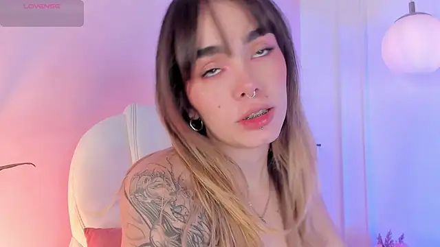 Lucy Vega online show from 11-10-25, 05:01