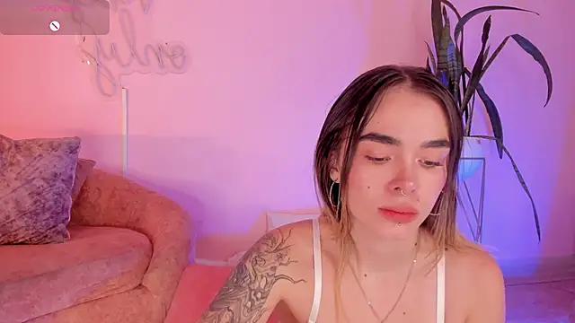 Lucy Vega online show from 10-29-25, 05:06