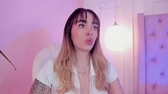 Lucy Vega online show from 12-15-25, 04:51