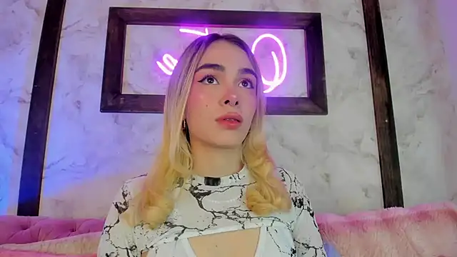 Snapshot of Lucy_Vega chatting on 01-04-25, 04:23 Lucy Vega online show from 01-04-25, 04:23