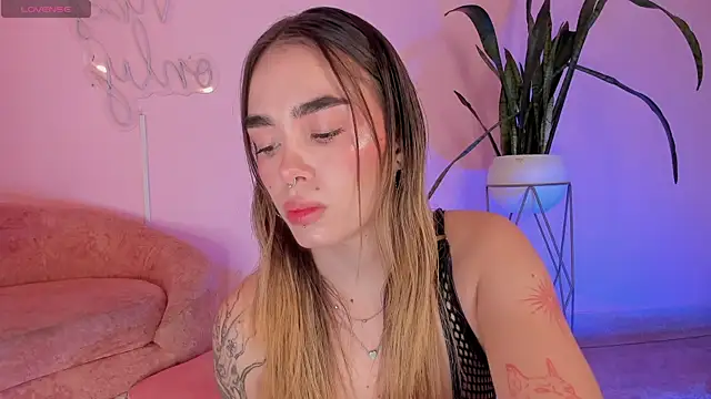 Lucy Vega online show from 10-31-25, 04:53