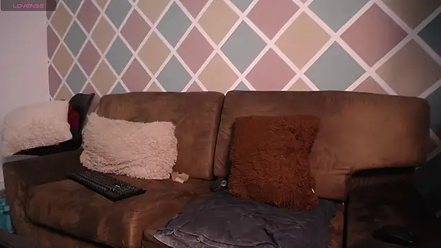 Snapshot of Poison_luna chatting on 10-28-25, 04:06 Poison luna online show from 10-28-25, 04:06