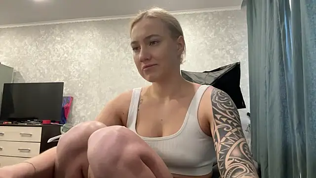 Snapshot of AnneBall chatting on 01-17-25, 07:51 AnneBall online show from 01-17-25, 07:51
