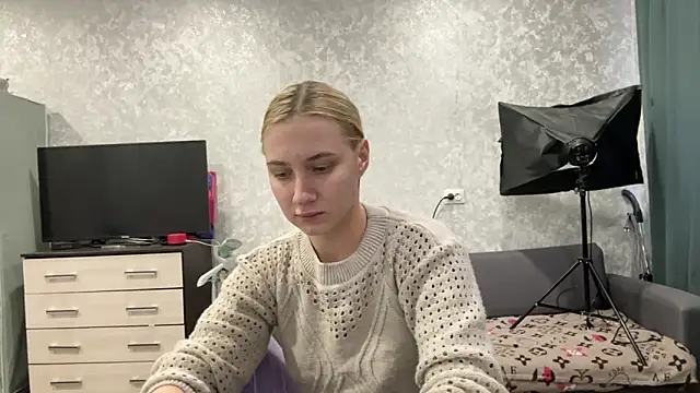 Snapshot of AnneBall chatting on 01-23-25, 12:19 AnneBall online show from 01-23-25, 12:19