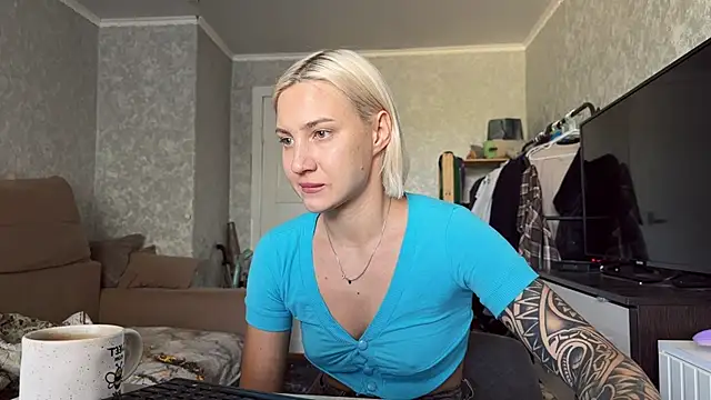 Snapshot of AnneBall chatting on 07-01-26, 11:10 AnneBall online show from 07-01-26, 11:10