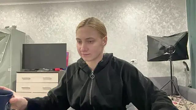 Snapshot of AnneBall chatting on 01-23-25, 04:04 AnneBall online show from 01-23-25, 04:04