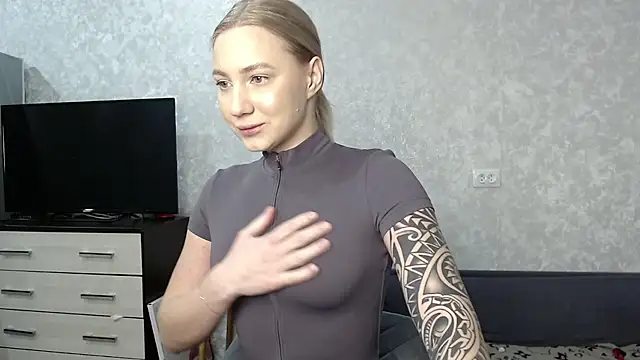 Snapshot of AnneBall chatting on 02-24-25, 09:21 AnneBall online show from 02-24-25, 09:21