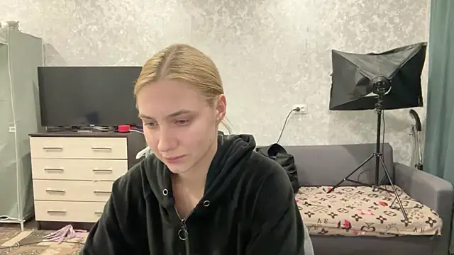 Snapshot of AnneBall chatting on 01-22-25, 05:06 AnneBall online show from 01-22-25, 05:06