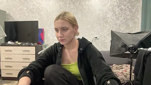 Snapshot of AnneBall chatting on 02-04-25, 04:18 AnneBall online show from 02-04-25, 04:18