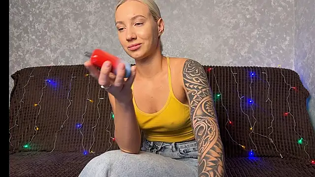 Snapshot of AnneBall chatting on 09-19-25, 08:29 AnneBall online show from 09-19-25, 08:29