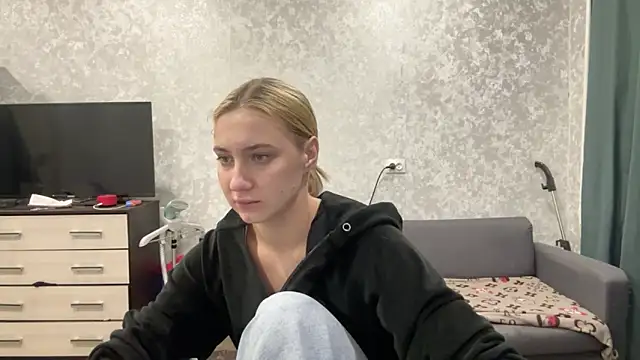 Snapshot of AnneBall chatting on 02-10-25, 03:21 AnneBall online show from 02-10-25, 03:21