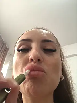 Snapshot of madonnaaaa chatting on 02-23-26, 09:10 madonnaaaa online show from 02-23-26, 09:10