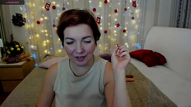Snapshot of Katherine_Fox chatting on 12-18-24, 10:19 Katherine Fox online show from 12-18-24, 10:19