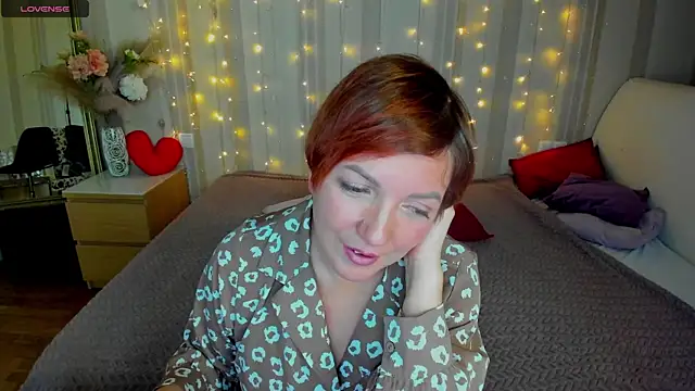Snapshot of Katherine_Fox chatting on 02-08-25, 10:39 Katherine Fox online show from 02-08-25, 10:39