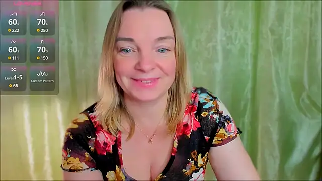Snapshot of Regina__blue chatting on 03-09-25, 07:26 Regina  blue online show from 03-09-25, 07:26