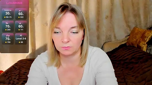 Snapshot of Regina__blue chatting on 10-26-25, 03:34 Regina  blue online show from 10-26-25, 03:34