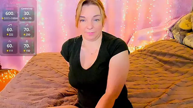 Snapshot of Regina__blue chatting on 01-28-25, 08:15 Regina  blue online show from 01-28-25, 08:15