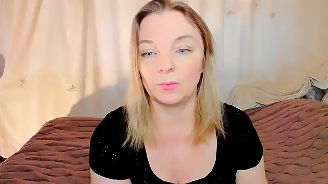 Snapshot of Regina__blue chatting on 03-06-26, 03:29 Regina blue online show from 03-06-26, 03:29