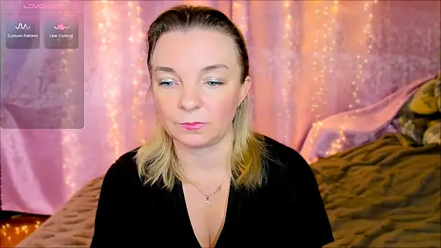 Snapshot of Regina__blue chatting on 01-23-25, 05:10 Regina  blue online show from 01-23-25, 05:10