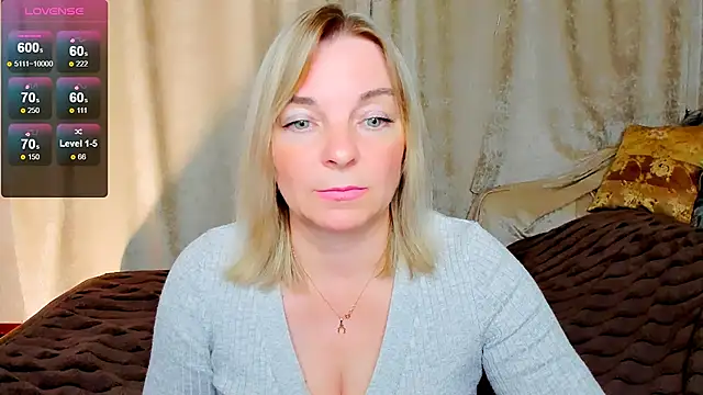 Snapshot of Regina__blue chatting on 09-09-25, 05:00 Regina  blue online show from 09-09-25, 05:00
