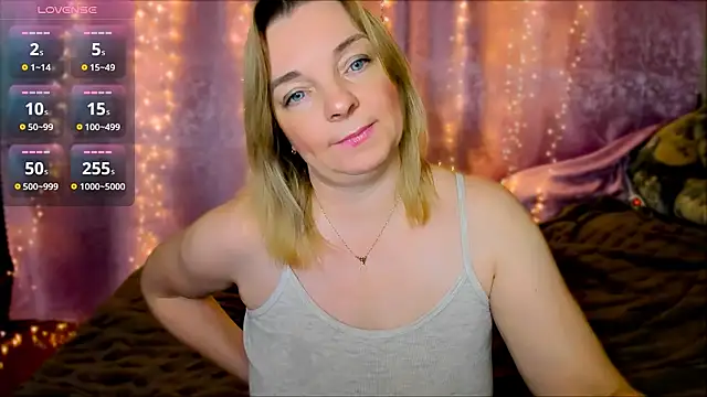 Snapshot of Regina__blue chatting on 01-27-25, 05:37 Regina  blue online show from 01-27-25, 05:37