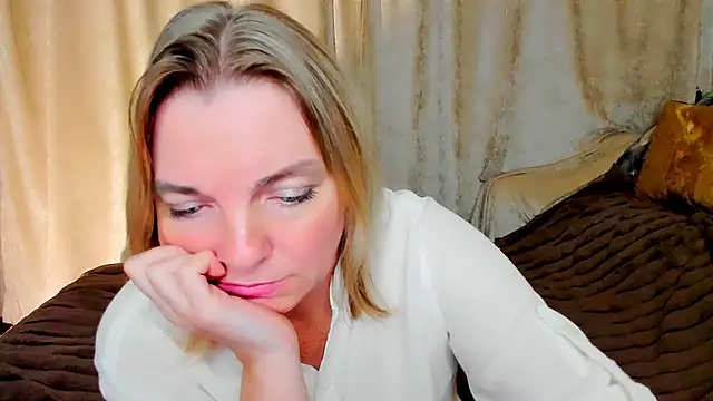 Snapshot of Regina__blue chatting on 09-14-25, 08:20 Regina  blue online show from 09-14-25, 08:20