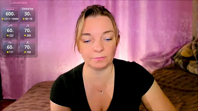 Snapshot of Regina__blue chatting on 01-28-25, 12:00 Regina  blue online show from 01-28-25, 12:00