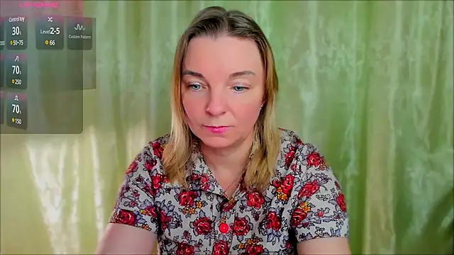 Snapshot of Regina__blue chatting on 03-16-25, 08:32 Regina  blue online show from 03-16-25, 08:32