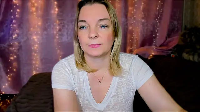 Snapshot of Regina__blue chatting on 01-14-25, 04:29 Regina  blue online show from 01-14-25, 04:29